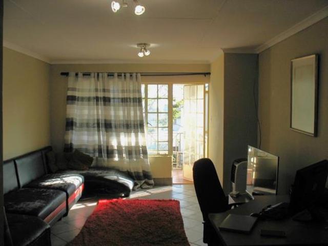 Townhouse for rent in Waterkloof, Gauteng