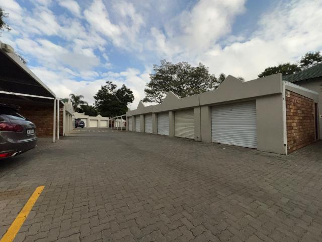 Townhouse for rent in Waterkloof, Gauteng