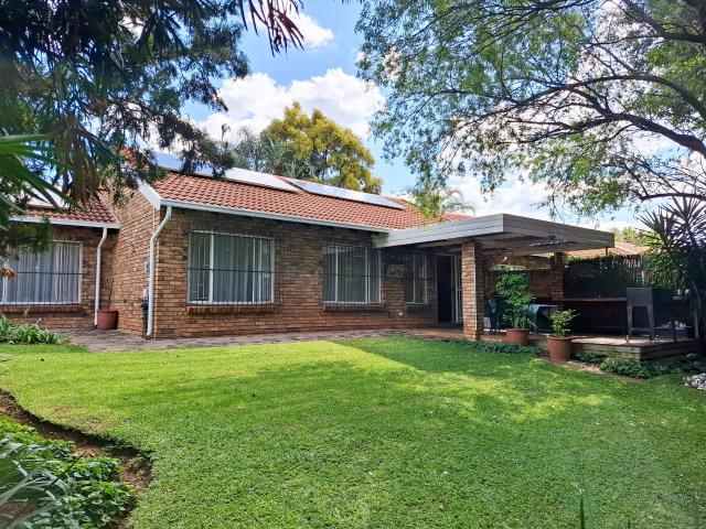Townhouse for sale in Waterkloof, Gauteng