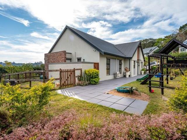 Townhouse for rent in Seaview, Kwazulu-natal