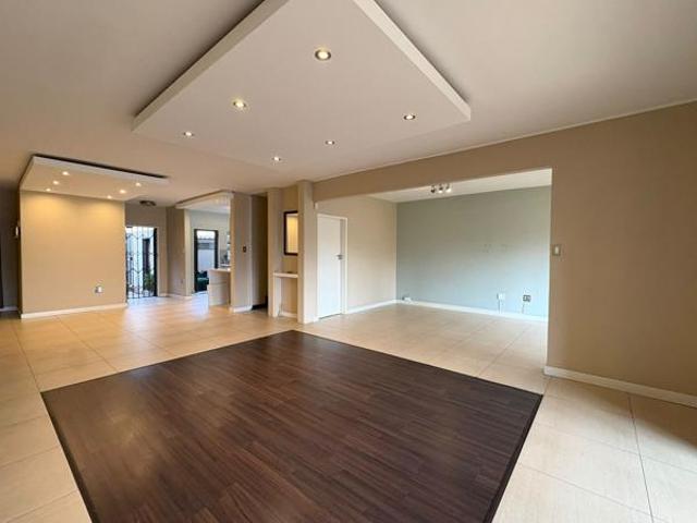 Townhouse for rent in Waterkloof, Gauteng