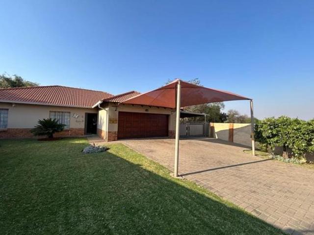 Townhouse for sale in Tlhabane, North West