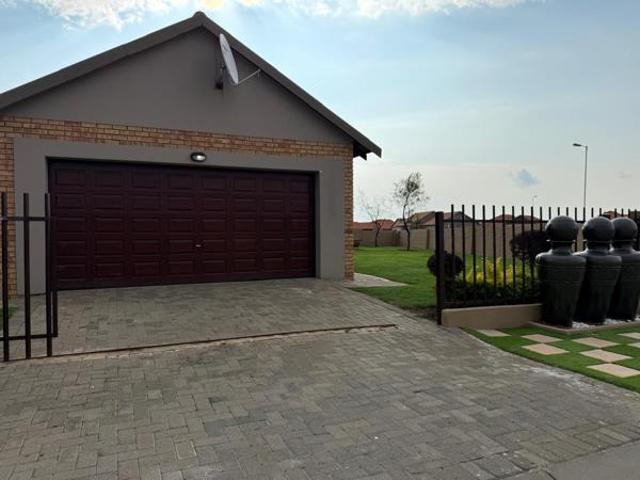 Townhouse for sale in Tlhabane, North West