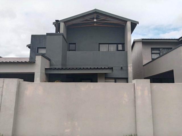 Townhouse for sale in Tlhabane, North West