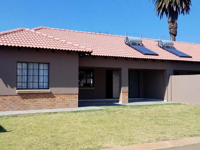 Townhouse for sale in Tlhabane, North West