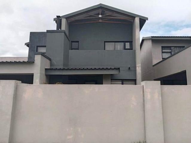Townhouse for sale in Tlhabane, North West