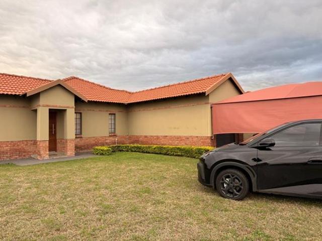 Townhouse for sale in Rustenburg Local Municipality, Bojanala Platinum District Municipality