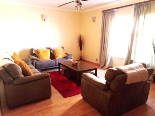 Townhouse for rent in Waterkloof, Gauteng