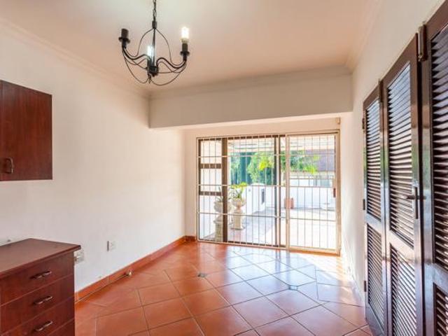 Townhouse for rent in Waterkloof, Gauteng