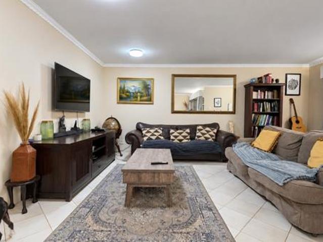Townhouse for rent in Waterkloof, Gauteng