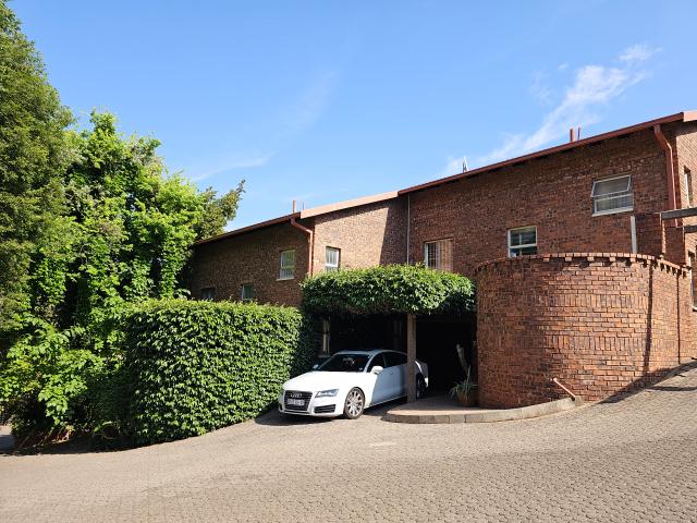 Townhouse for sale in Waterkloof, Gauteng