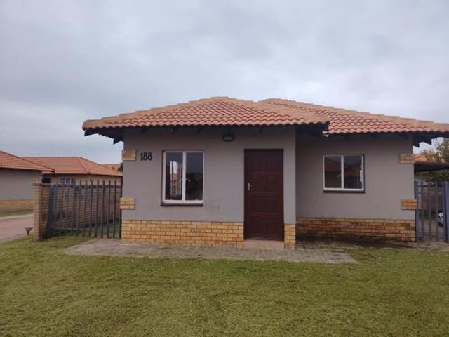 Townhouse for sale in Tlhabane, North West