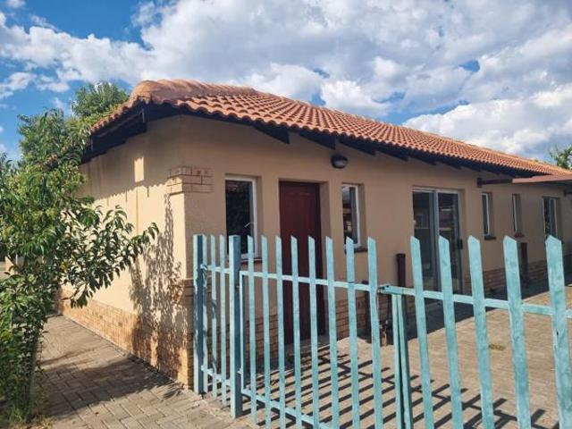 Townhouse for sale in Tlhabane, North West