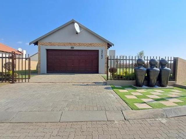 Townhouse for sale in Tlhabane, North West