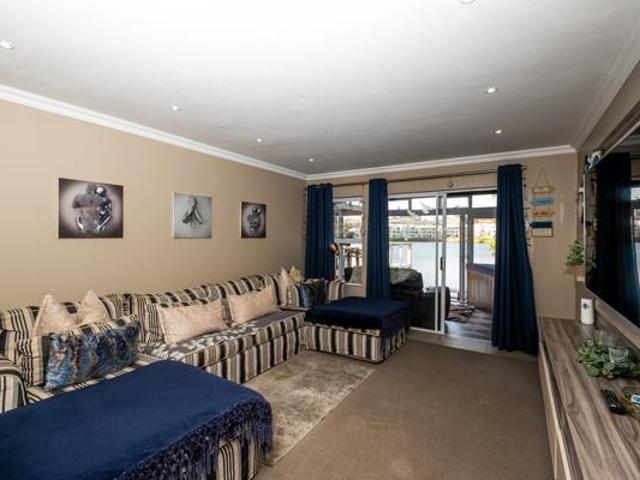 Townhouse for rent in Waterkloof, Gauteng