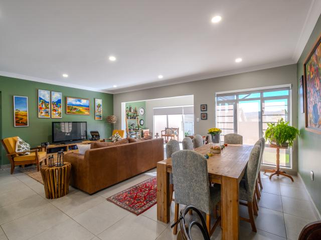 Townhouse for sale in Waterkloof, Gauteng