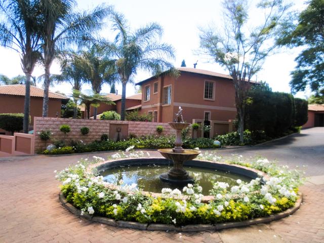 Townhouse for rent in Waterkloof, Gauteng