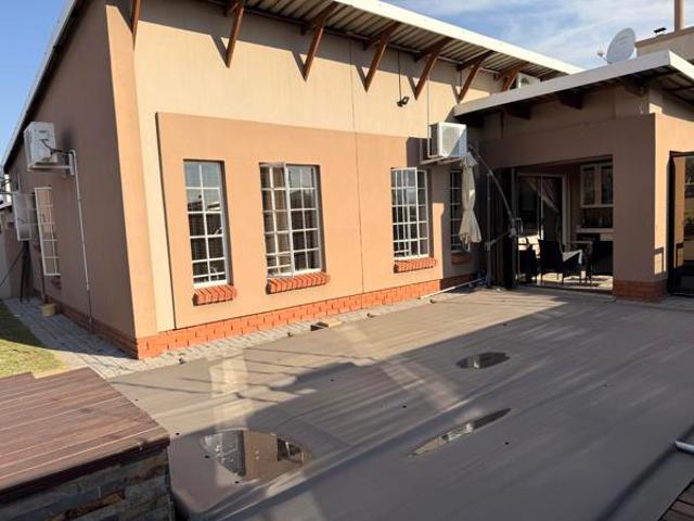 Townhouse for sale in Tlhabane, North West