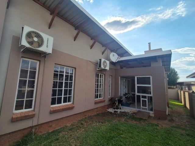 Townhouse for sale in Tlhabane, North West