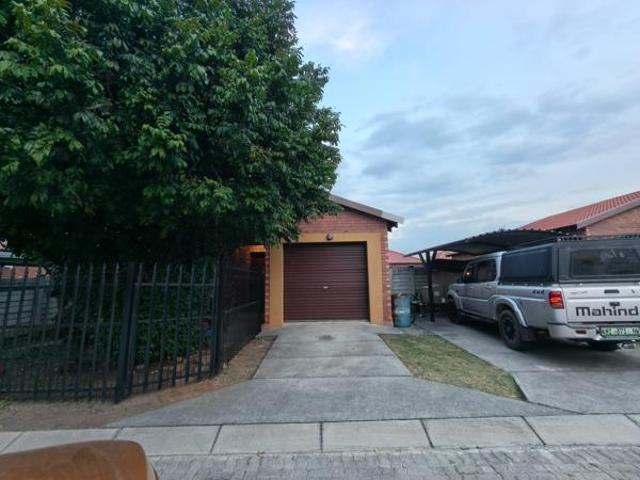Townhouse for sale in Tlhabane, North West