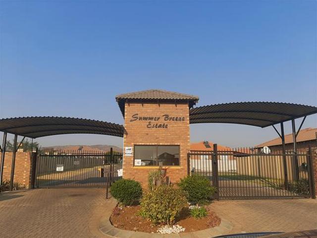 Townhouse for sale in Tlhabane, North West