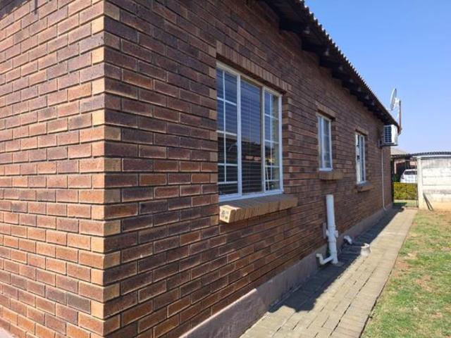 Townhouse for rent in Rustenburg Local Municipality, Bojanala Platinum District Municipality