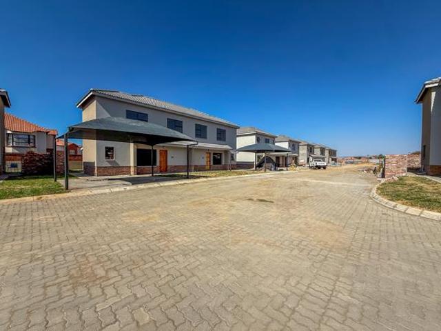 Townhouse for sale in Tlhabane, North West