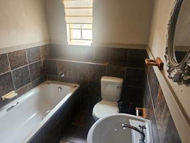 Townhouse for rent in Rustenburg Local Municipality, Bojanala Platinum District Municipality