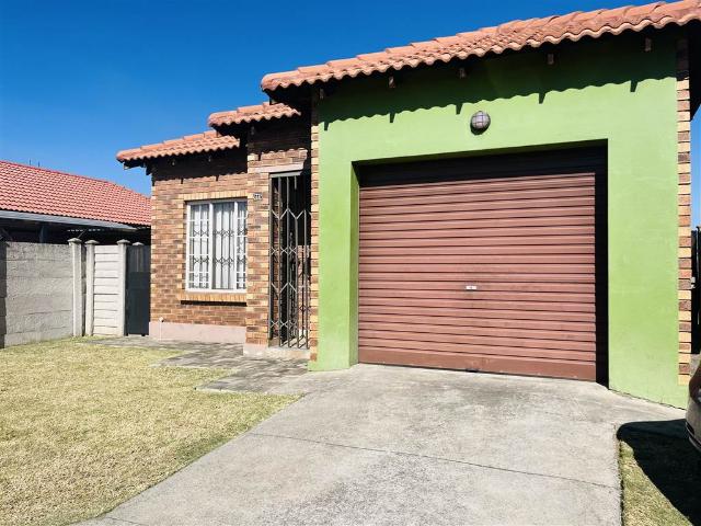 Townhouse for sale in Tlhabane, North West