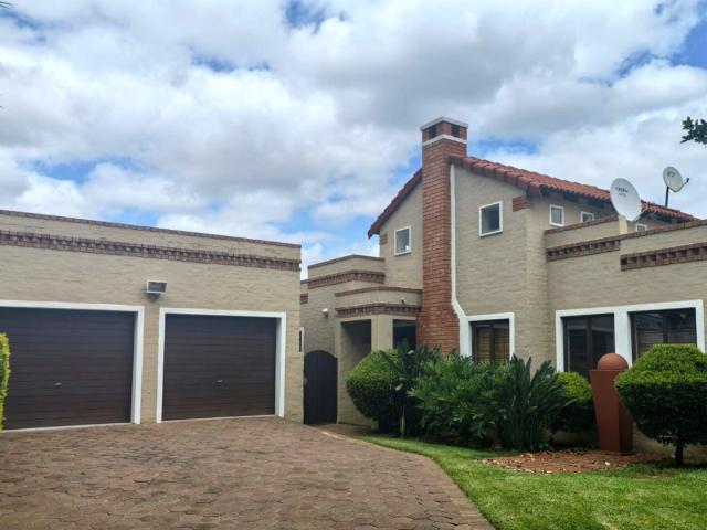 Townhouse for sale in Tlhabane, North West