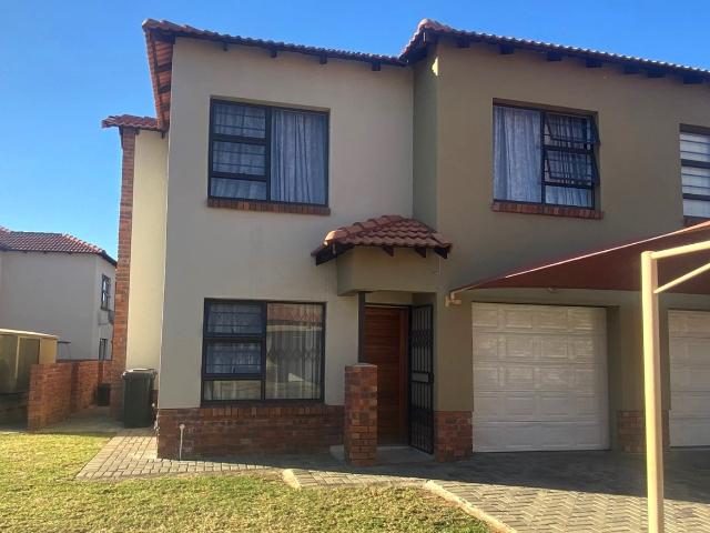 Townhouse for sale in Tlhabane, North West