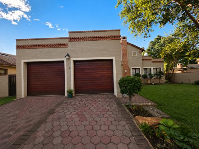 Townhouse for sale in Tlhabane, North West
