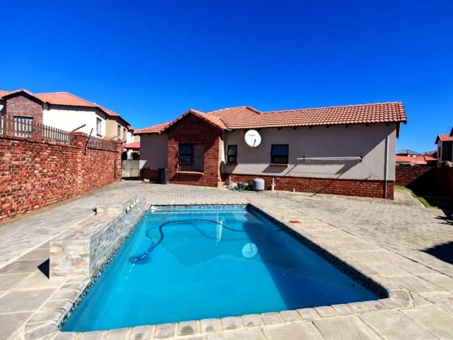 Townhouse for sale in Tlhabane, North West