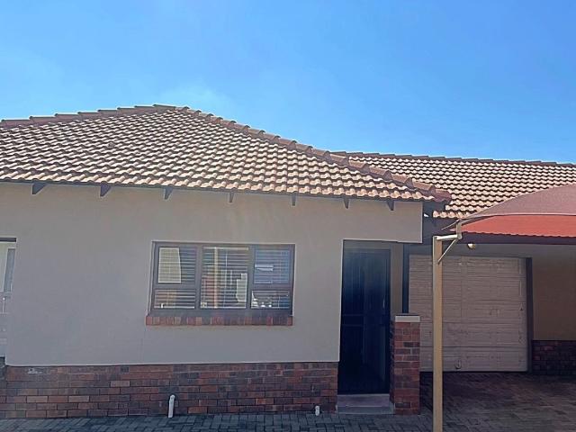 Townhouse for sale in Tlhabane, North West