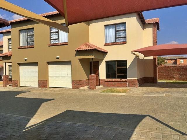 Townhouse for sale in Tlhabane, North West