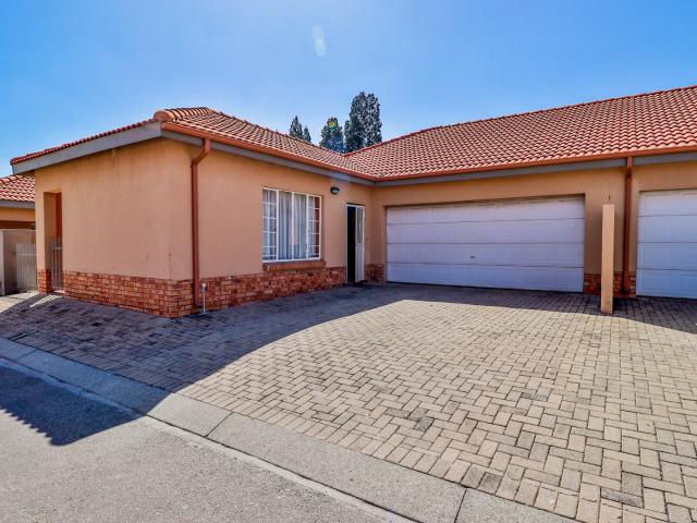 Townhouse for sale in Tlhabane, North West