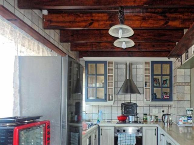 Townhouse for rent in Waterkloof, Gauteng