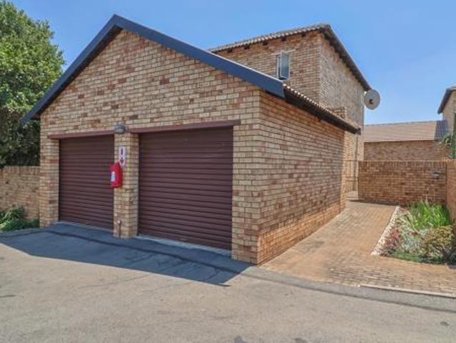 Townhouse for rent in Westonaria, Gauteng