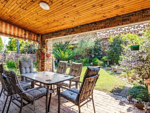 Townhouse for sale in West Rand Garden estates, Westonaria Local Municipality