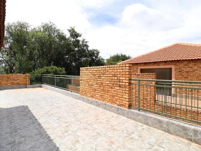 Townhouse for rent in Westonaria, Gauteng