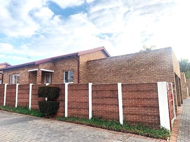 Townhouse for rent in Nooitgedacht, Gauteng