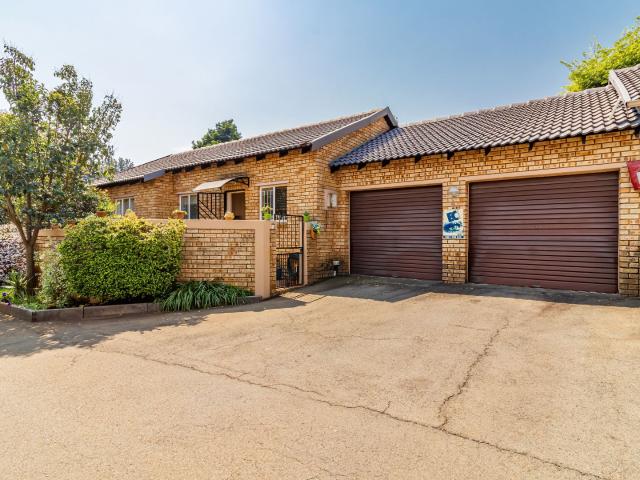 Townhouse for sale in Roodepoort, City of Johannesburg Metropolitan Municipality