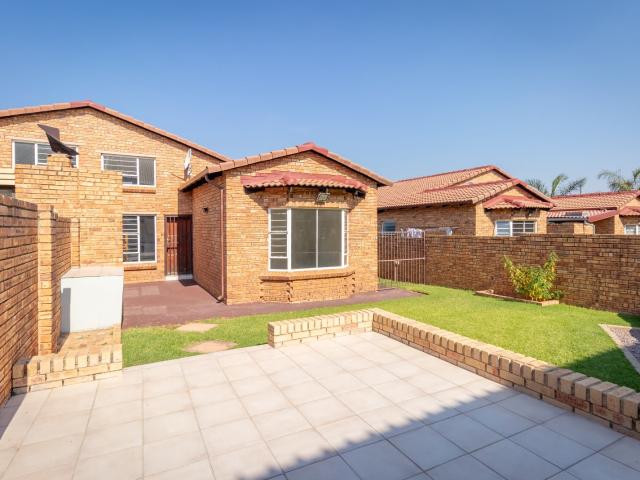 Townhouse for sale in Roodepoort, City of Johannesburg Metropolitan Municipality
