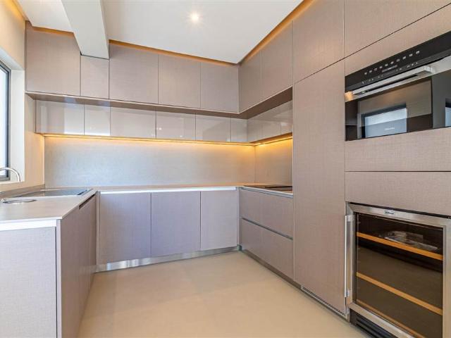 Townhouse for sale in Johannesburg, North & Sandton