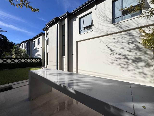 Townhouse for sale in Johannesburg, North & Sandton