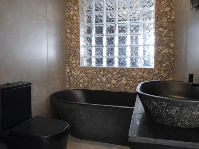 Townhouse for sale in Cape Town, Western Cape