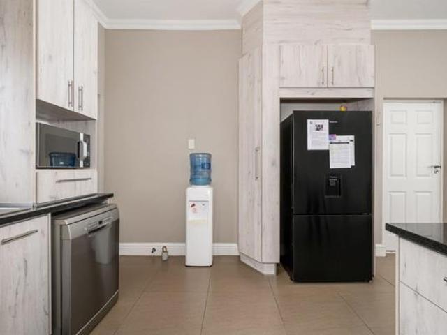 Townhouse for sale in Port Elizabeth, Eastern Cape