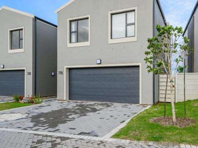 Townhouse for sale in Nelson Mandela Bay Ward 18, Nelson Mandela Bay Metropolitan Municipality