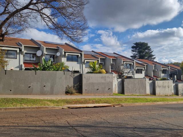Townhouse for sale in Vosloorus, Gauteng