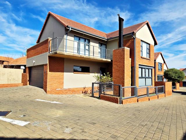Townhouse for sale in Bloemfontein, Free State